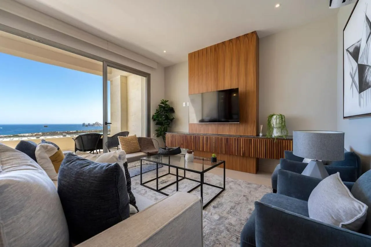 Stylish And Modern New 2Br Condo With Ocean Views location